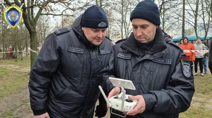 Следователи работают на месте обрушения плит многоквартирного дома в Гомеле 